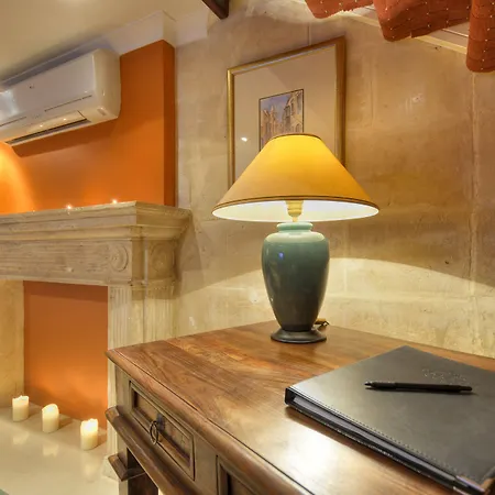 Ax Palazzo Capua 4*