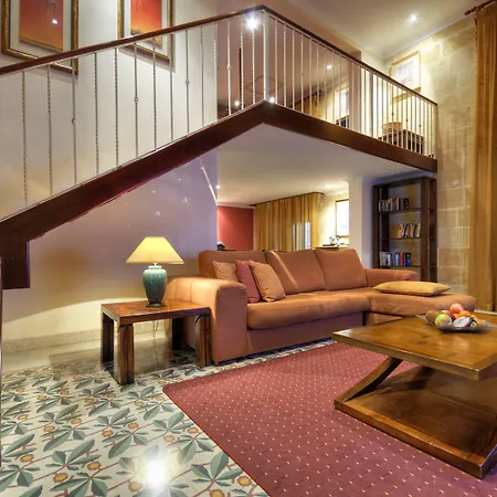Ax Palazzo Capua 4* سليمة