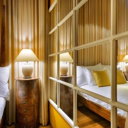 Ax Palazzo Capua 4*