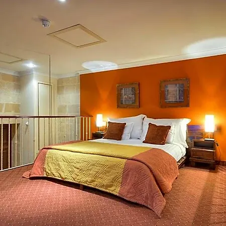 Ax Palazzo Capua 4*