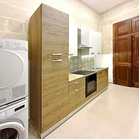 Ax Palazzo Capua 4*
