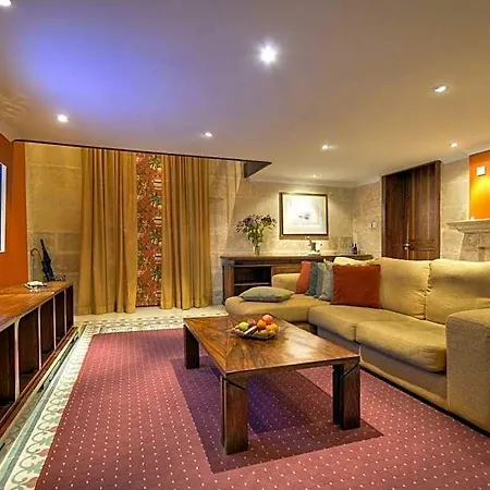 Ax Palazzo Capua 4*