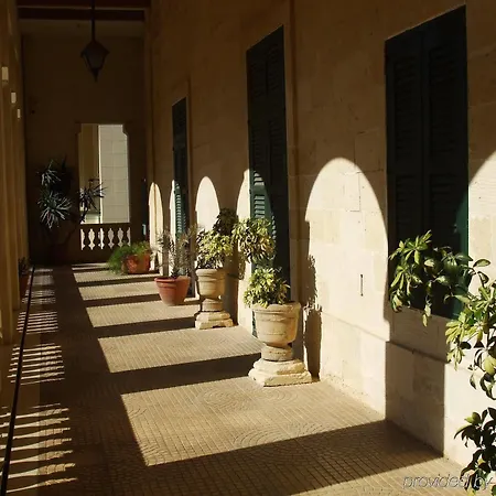 Ax Palazzo Capua 4*