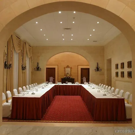 Ax Palazzo Capua فندق