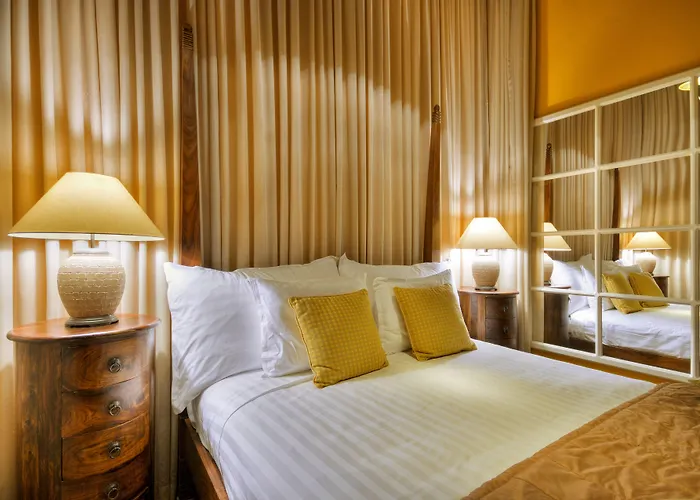 Ax Palazzo Capua Otel