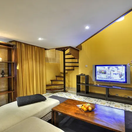 Ax Palazzo Capua 4*