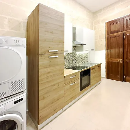 Отель Ax Palazzo Capua