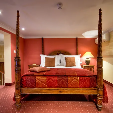 Отель Ax Palazzo Capua Слима