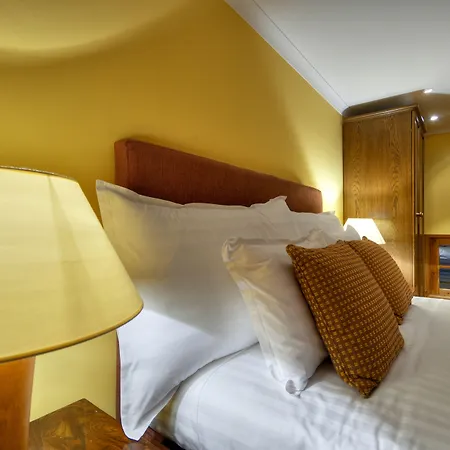 Ax Palazzo Capua Отель