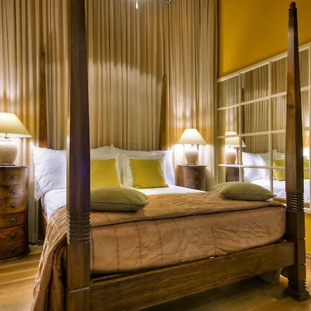 Отель Ax Palazzo Capua 4*