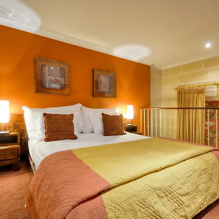 Отель Ax Palazzo Capua