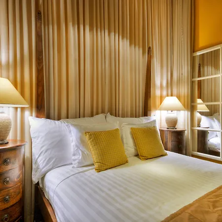 Ax Palazzo Capua Отель