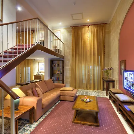 Отель Ax Palazzo Capua Слима