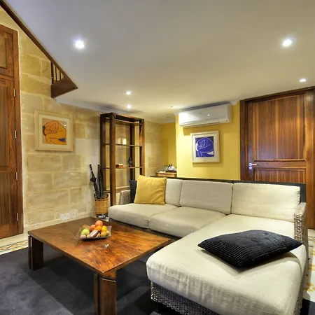 Ax Palazzo Capua Отель