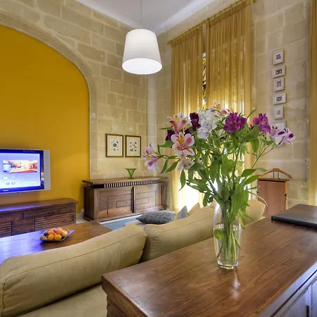 Ax Palazzo Capua Слима